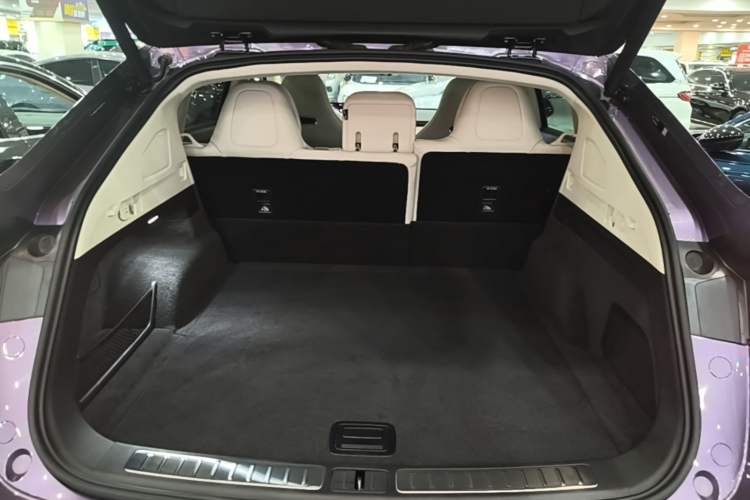 Used Hima Luxeed R7 2025 Range-Extended Version 251 km Max Trunk