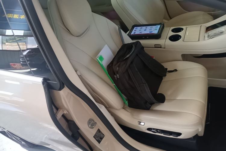 Used Hima Luxeed R7 2025 Range-Extended Version 251 km Max Right Front Seat