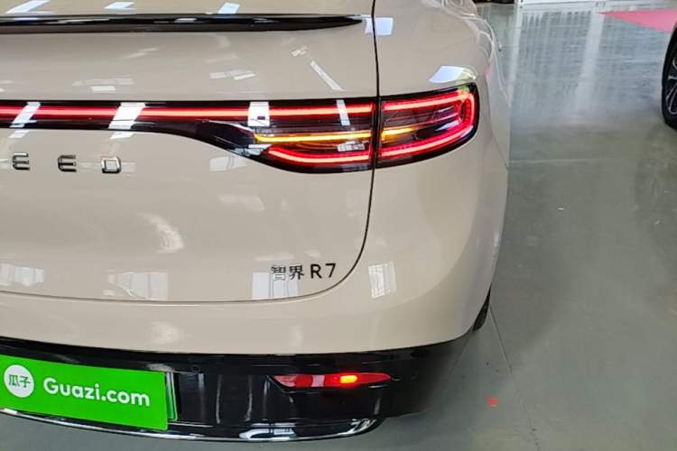 Used Hima Luxeed R7 2025 Range-Extended Version 251 km Max Right Rear Taillight