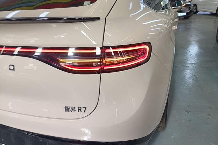 Used Hima Luxeed R7 2025 Range-Extended Version 251 km Max Right Rear Taillight