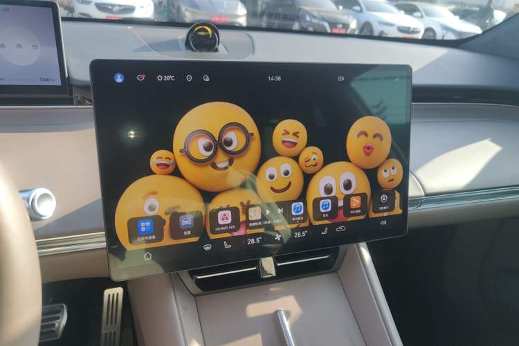 Used Hima Luxeed R7 2025 Range-Extended Version 251 km Max Audio And AC Panel