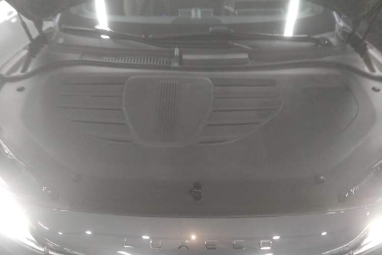 Used Hima Luxeed R7 2025 Range-Extended Version 251 km Max Engine Bay