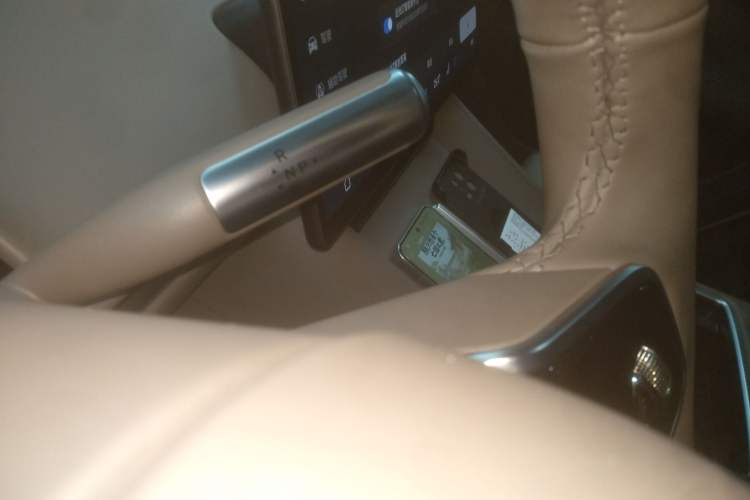 Used Hima Luxeed R7 2025 Range-Extended Version 251 km Max Gear Lever
