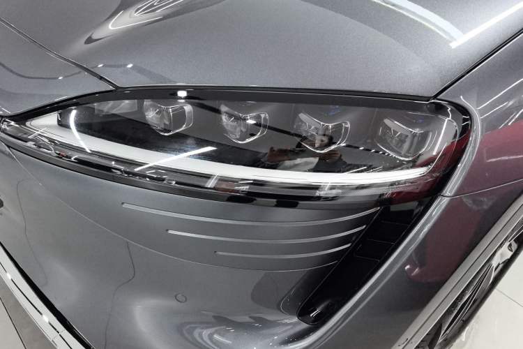 Used Hima Luxeed R7 2025 Range-Extended Version 251 km Max Left Front Headlight