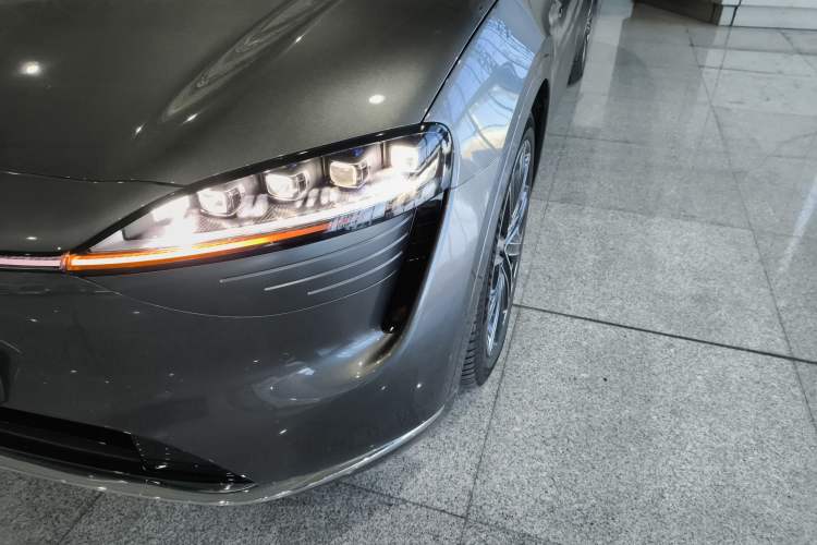 Used Hima Luxeed R7 2025 Extended-Range 331km Ultra Left Front Headlight