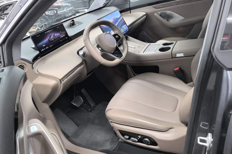 Used Hima Luxeed R7 2025 Range-Extended Version 251 km Max Left Front Seat