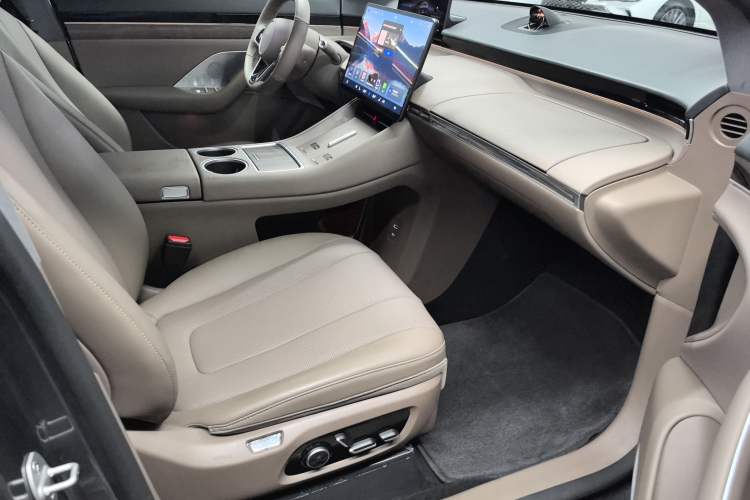 Used Hima Luxeed R7 2025 Range-Extended Version 251 km Max Right Front Seat