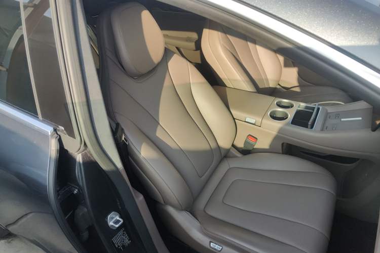 Used Hima Luxeed R7 2025 Range-Extended Version 251 km Max Right Front Seat