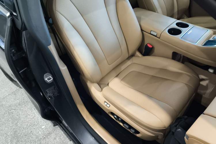 Used Hima Luxeed R7 2025 Extended-Range 331km Ultra Right Front Seat