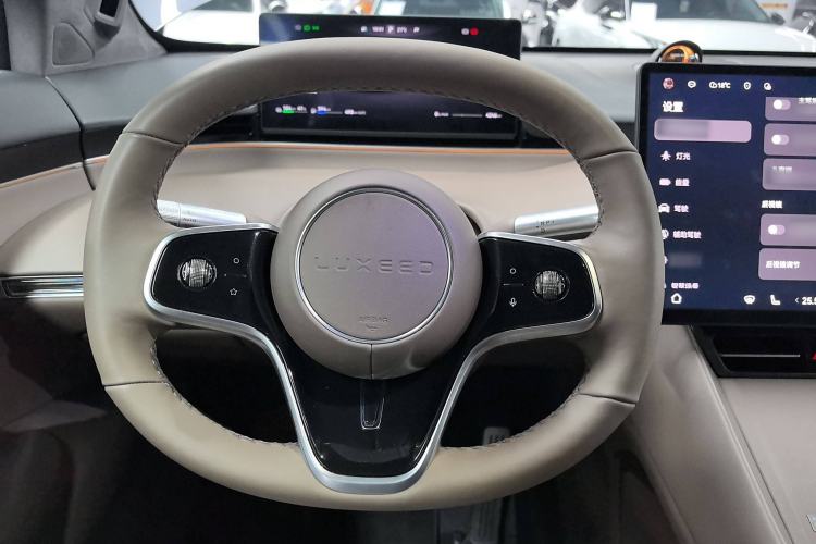 Used Hima Luxeed R7 2025 Range-Extended Version 251 km Max Steering Wheel