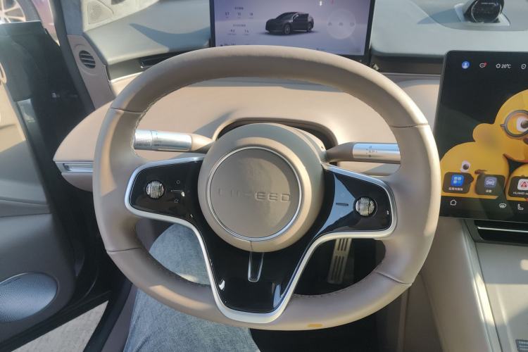 Used Hima Luxeed R7 2025 Range-Extended Version 251 km Max Steering Wheel