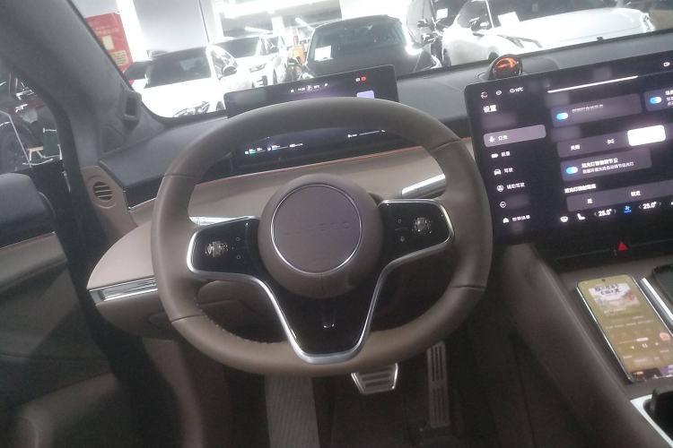 Used Hima Luxeed R7 2025 Range-Extended Version 251 km Max Steering Wheel
