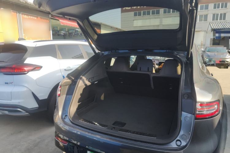 Used Hima Luxeed R7 2025 Range-Extended Version 251 km Max Trunk