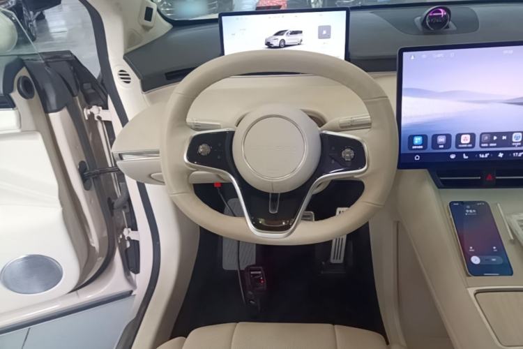 Used Hima Luxeed R7 2025 Range-Extended Version 251 km Max Steering Wheel