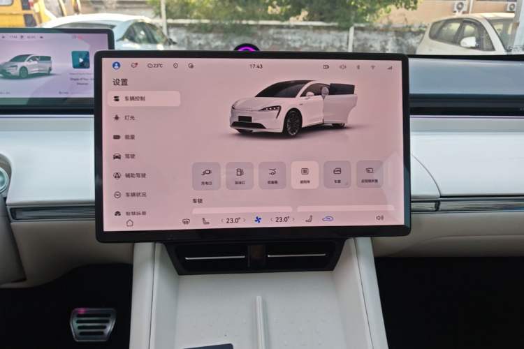 Used Hima Luxeed R7 2025 Range-Extended Version 251 km Max Audio And AC Panel