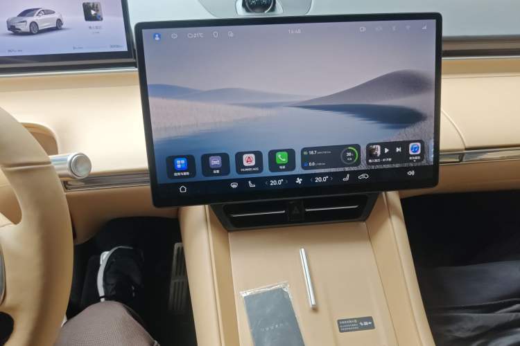Used Hima Luxeed R7 2025 Range-Extended Version 251 km Max Audio And AC Panel