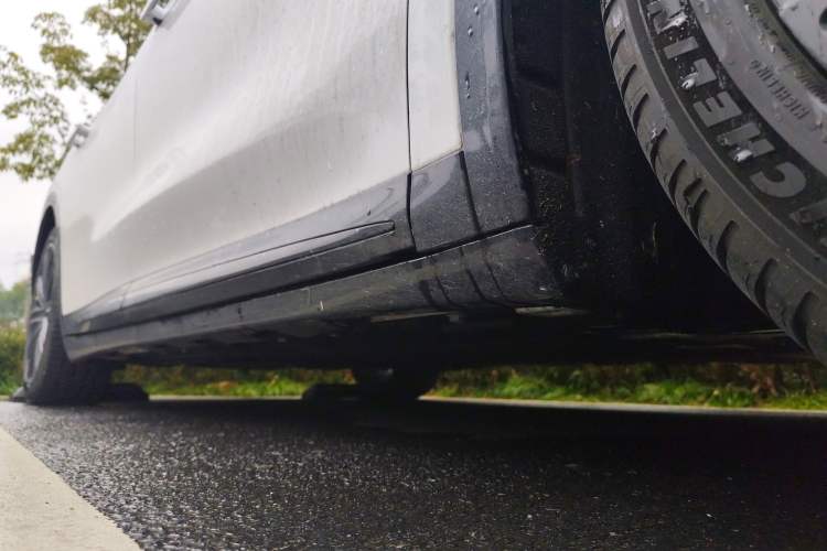 Used Hima Luxeed R7 2025 Extended-Range 331km Ultra Chassis Front Right
