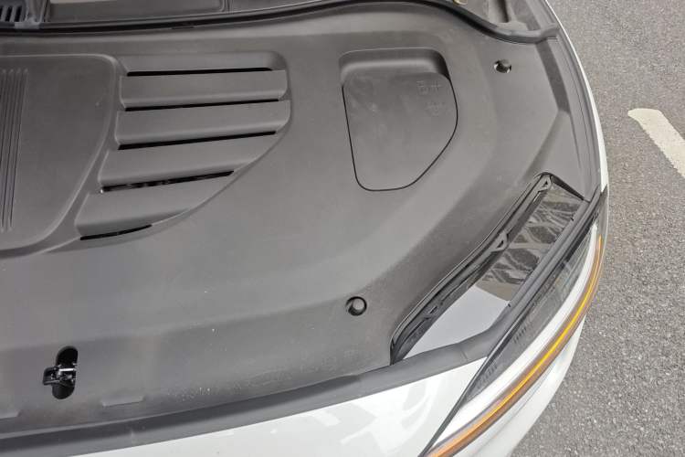Used Hima Luxeed R7 2025 Range-Extended Version 251 km Max Engine Bay Left
