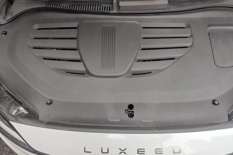 Used Hima Luxeed R7 2025 Range-Extended Version 251 km Max Engine Bay