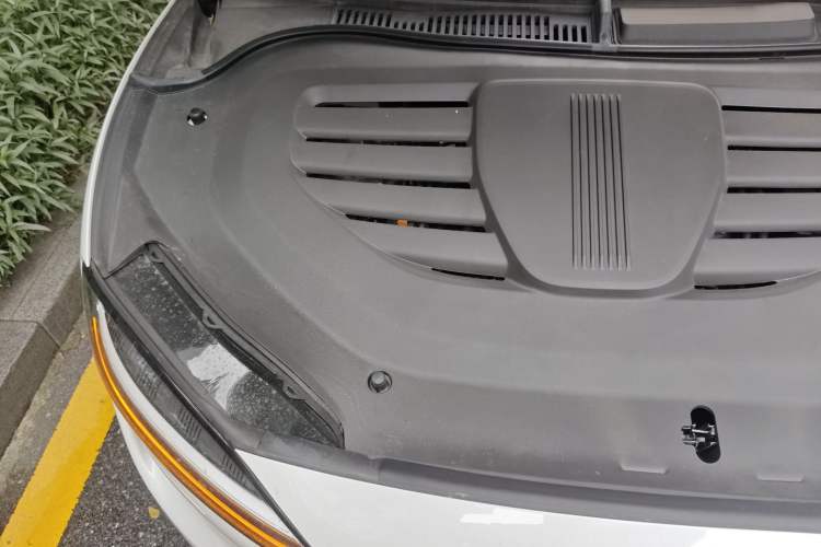 Used Hima Luxeed R7 2025 Range-Extended Version 251 km Max Engine Bay Right
