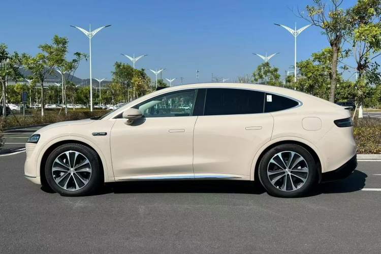 Used Hima Luxeed R7 2025 Range-Extended Version 251 km Max Exterior 2