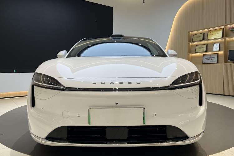 Used Hima Luxeed R7 2025 Range-Extended Version 251 km Max Exterior 2
