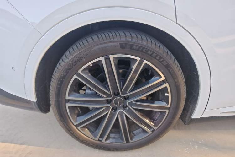 Used Hima Luxeed R7 2025 Range-Extended Version 251 km Max Exterior 5