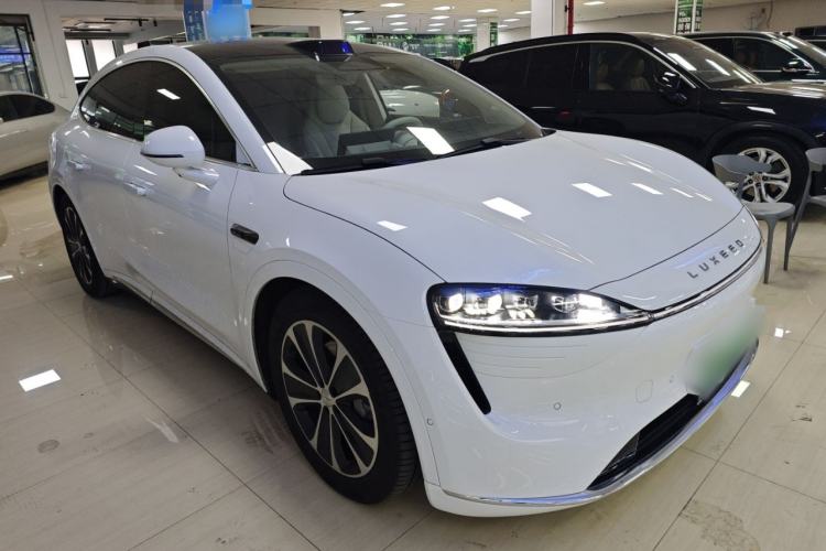 Used Hima Luxeed R7 2025 Range-Extended Version 251 km Max Front Right 45 Deg