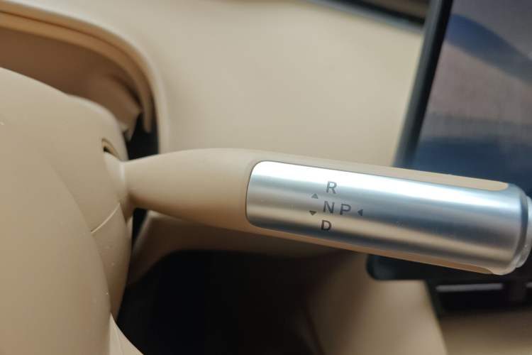 Used Hima Luxeed R7 2025 Range-Extended Version 251 km Max Gear Lever