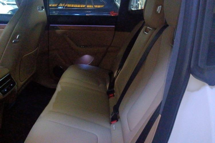 Used Hima Luxeed R7 2025 Extended-Range 251km Pro Interior 1