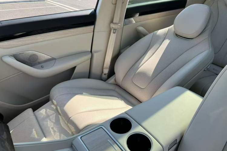 Used Hima Luxeed R7 2025 Range-Extended Version 251 km Max Interior 6