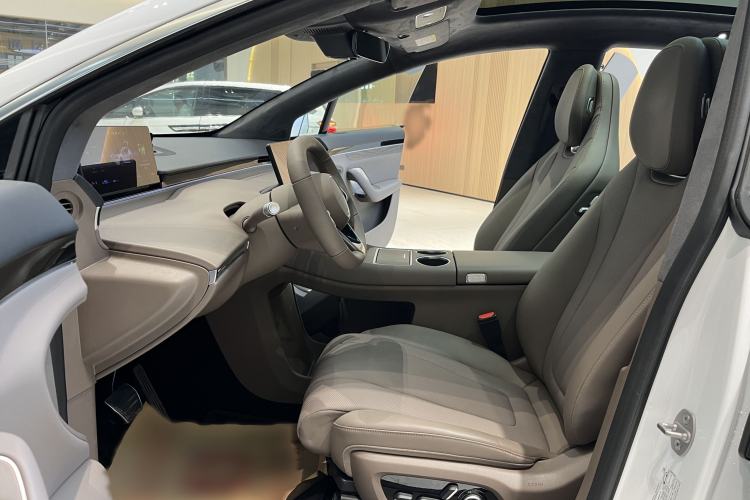 Used Hima Luxeed R7 2025 Range-Extended Version 251 km Max Interior 6