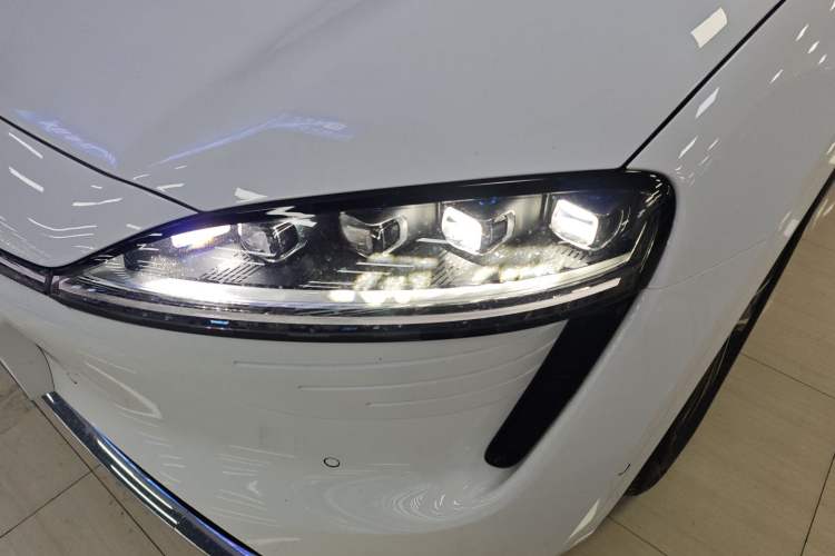 Used Hima Luxeed R7 2025 Range-Extended Version 251 km Max Left Front Headlight