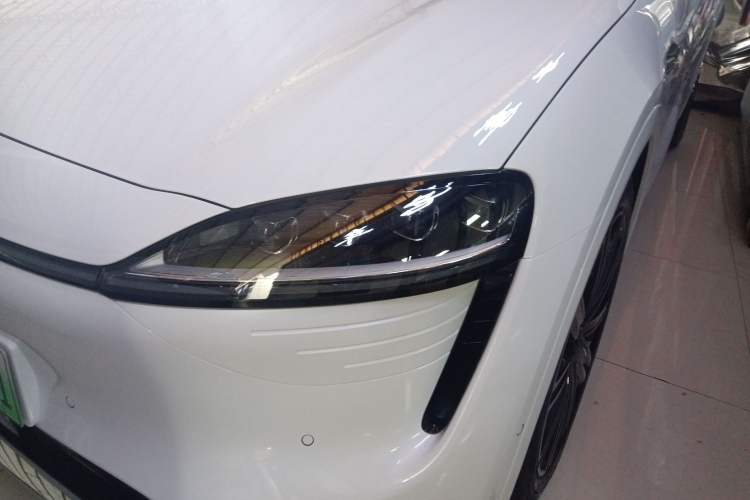 Used Hima Luxeed R7 2025 Extended-Range 251km Pro Left Front Headlight