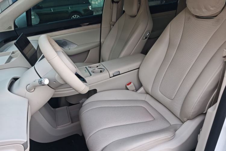 Used Hima Luxeed R7 2025 Range-Extended Version 251 km Max Left Front Seat