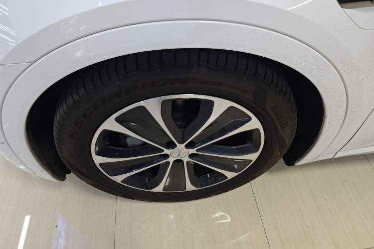 Used Hima Luxeed R7 2025 Range-Extended Version 251 km Max Left Front Wheel Hub