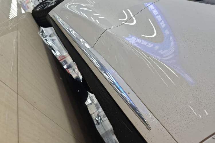 Used Hima Luxeed R7 2025 Range-Extended Version 251 km Max Left Side Sill
