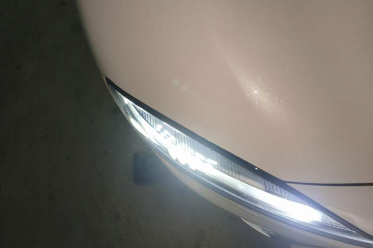 Used Hima Luxeed R7 2025 Extended-Range 251km Pro Right Front Headlight