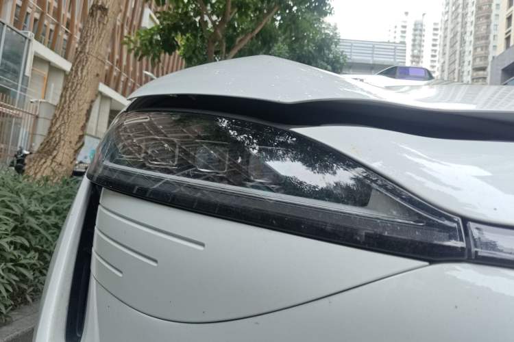 Used Hima Luxeed R7 2025 Range-Extended Version 251 km Max Right Front Headlight