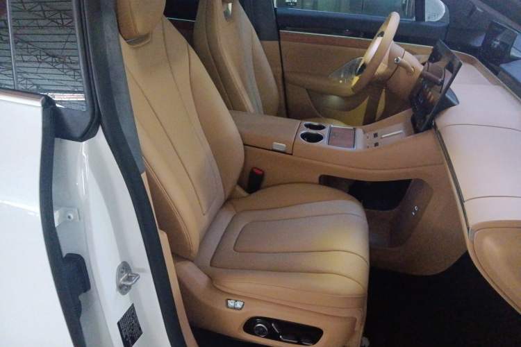 Used Hima Luxeed R7 2025 Extended-Range 251km Pro Right Front Seat