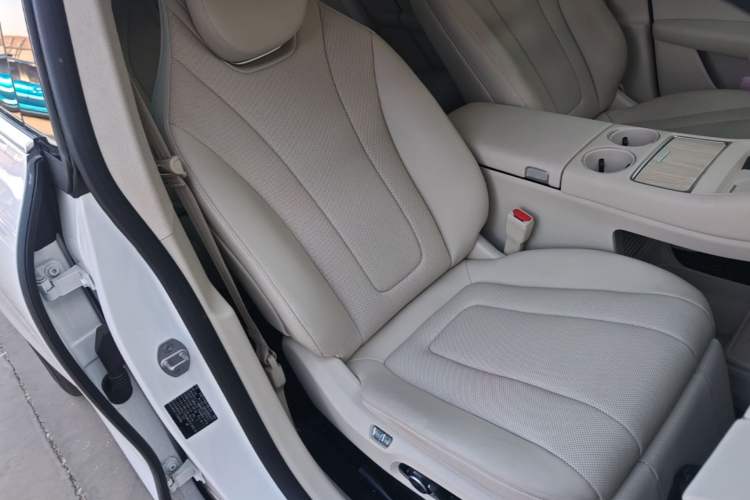 Used Hima Luxeed R7 2025 Range-Extended Version 251 km Max Right Front Seat