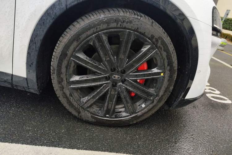 Used Hima Luxeed R7 2025 Extended-Range 331km Ultra Right Front Wheel Hub