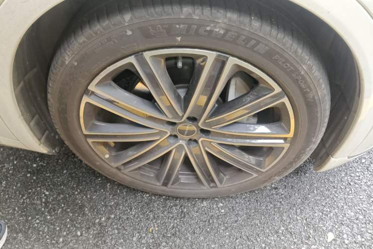 Used Hima Luxeed R7 2025 Range-Extended Version 251 km Max Right Front Wheel Hub