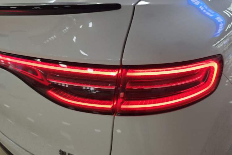 Used Hima Luxeed R7 2025 Range-Extended Version 251 km Max Right Rear Taillight