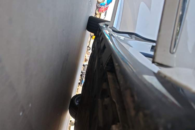 Used Hima Luxeed R7 2025 Range-Extended Version 251 km Max Right Side Sill