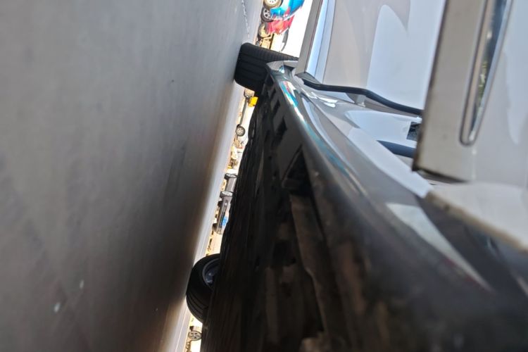 Used Hima Luxeed R7 2025 Range-Extended Version 251 km Max Right Side Sill