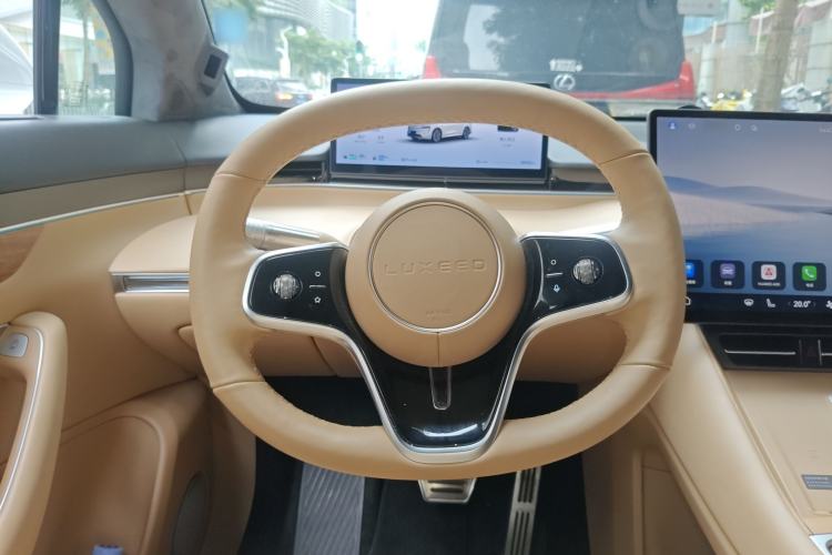 Used Hima Luxeed R7 2025 Range-Extended Version 251 km Max Steering Wheel