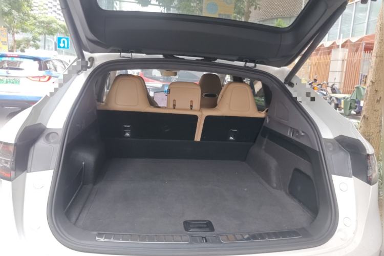 Used Hima Luxeed R7 2025 Range-Extended Version 251 km Max Trunk