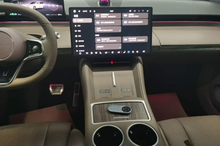 Used Hima Luxeed R7 2025 Range-Extended Version 251 km Max Audio And AC Panel