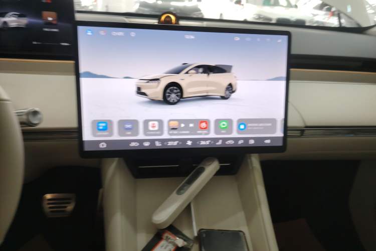 Used Hima Luxeed R7 2025 Range-Extended Version 251 km Max Audio And AC Panel